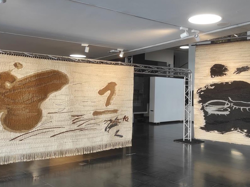 Exposici 'Tapissos d'Antoni Tpies, del dret i del revs' a l'Escola Massana