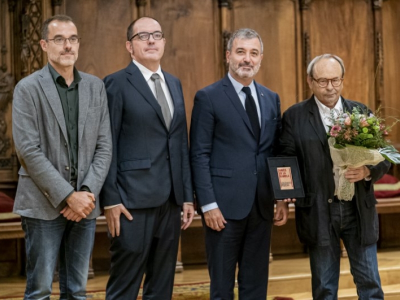       Amics de La Rambla entrega elguardó Ramblistad’Honor 2019 a Salvador Alemany, al Teatre Romea i a Arturo San Agustín (11)