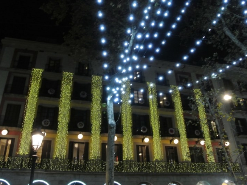 Ja tenim llums de Nadal a La Rambla! (5)