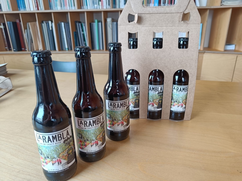Ja està disponible la cervesa La Rambla amb la nova etiqueta guanyadora del concurs (1)