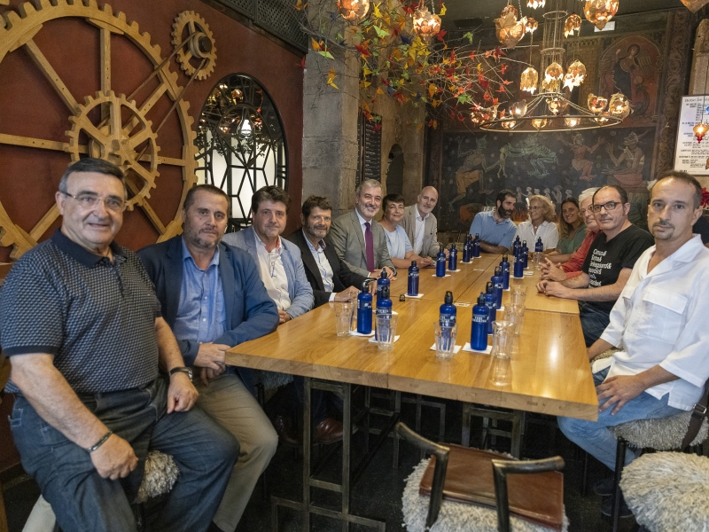 L'alcalde de Barcelona, Jaume Collboni es reuneix amb Amics de La Rambla (12)