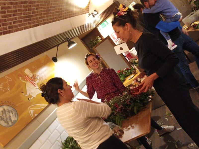 El restaurant Moka acull els tallers 'Per Nadal decora amb flors de La Rambla' (15)