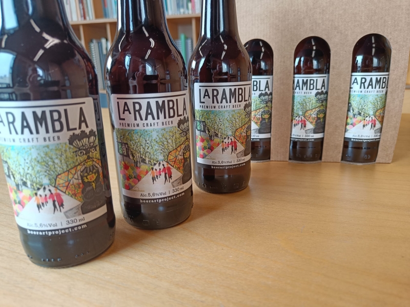 Ja està disponible la cervesa La Rambla amb la nova etiqueta guanyadora del concurs