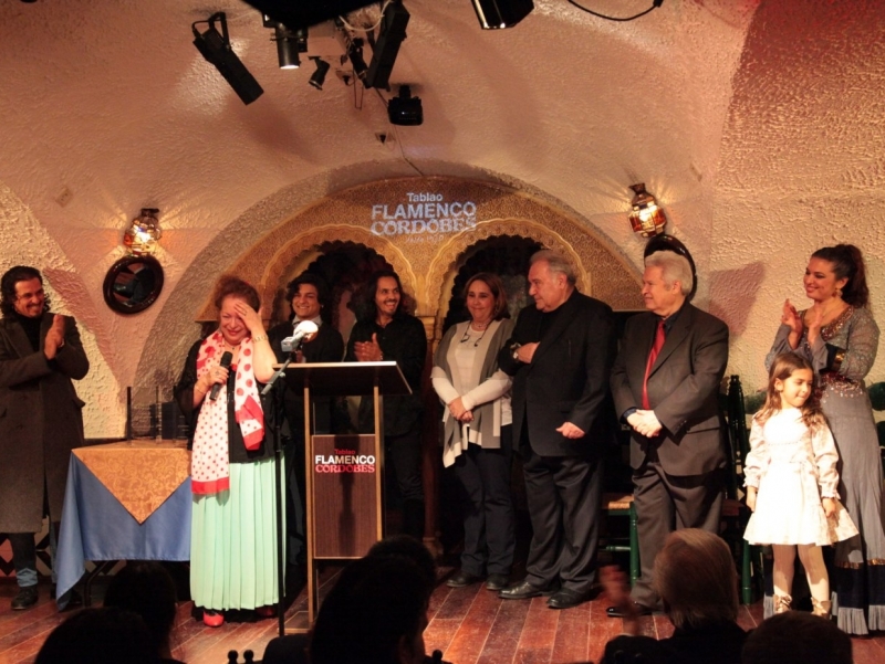 El Tablao Flamenco Cordobés lliura el guardó Mezquita de Plata a les famílies Farruco i Galvan