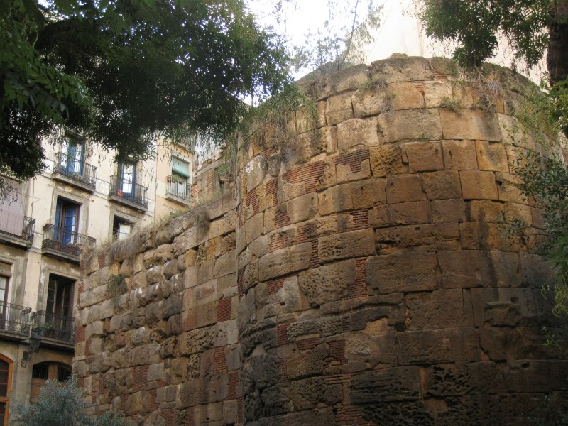 Muralla Romana de Barcelona. Torre a la Plaça dels Traginers