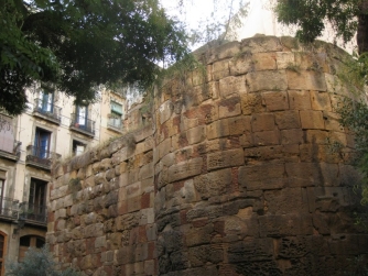 Muralla Romana de Barcelona. Torre a la Plaça dels Traginers